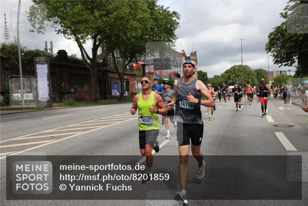 29.06.2025 - hella hamburg halbmarathon Yannick Fuchs http://msf.ph/oto/8201859 29.06.2025 10:44:46 20KM 1119, 1399, 1461, 1466, 1507, 1630, 1750, 1817, 2207, 2880, 3654, 4077, 4346, 4816, 5018, 5115, 6027, 6662, 6712, 6795, 7052, 7134, 7176, 7397, 7583, 7930, 7932, 8117, 8572, 8704, 8819, 9057, 10371, 11214, 11356, 11607, 12016, 12624, 13008, 13687, 13701, 13875, 14034, 14125, 14257, 14626, 15362, 15395, 15803, 15950, 16285, 16291, 16716, 17179, 17221, 17384, 18006, 18066, 18370, 18394, 18489, 18811 meine-sportfotos.de