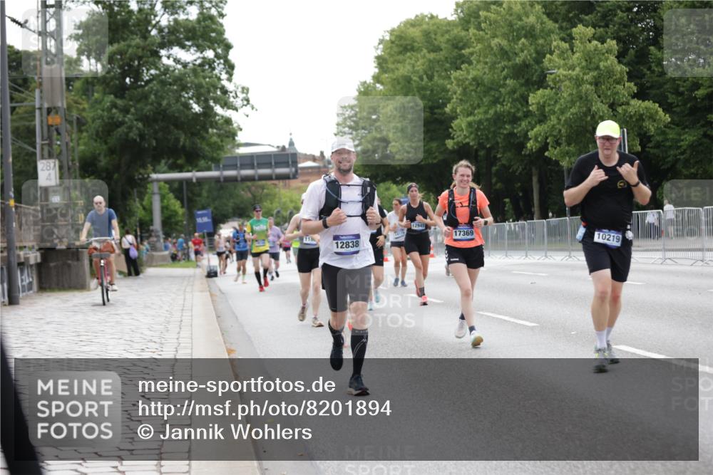 29.06.2025 - hella hamburg halbmarathon Jannik Wohlers http://msf.ph/oto/8201894 29.06.2025 10:25:31 Lombardsbrücke 1479, 1481, 3765, 4378, 4797, 5497, 6663, 8881, 10104, 10219, 11139, 11596, 11699, 11828, 11859, 12074, 12505, 12838, 12945, 12946, 14179, 14223, 16354, 16927, 17369, 19144 meine-sportfotos.de