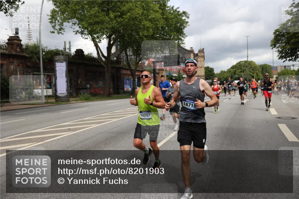 29.06.2025 - hella hamburg halbmarathon Yannick Fuchs http://msf.ph/oto/8201903 29.06.2025 10:44:46 20KM 1119, 1399, 1461, 1466, 1507, 1630, 1750, 1817, 2207, 2880, 3654, 4077, 4346, 4816, 5018, 5115, 6027, 6662, 6712, 6795, 7052, 7134, 7176, 7397, 7583, 7930, 7932, 8117, 8572, 8704, 8819, 9057, 10371, 11214, 11356, 11607, 12016, 12624, 13008, 13687, 13701, 13875, 14034, 14125, 14257, 14626, 15362, 15395, 15803, 15950, 16285, 16291, 16716, 17179, 17221, 17384, 18006, 18066, 18370, 18394, 18489, 18811 meine-sportfotos.de