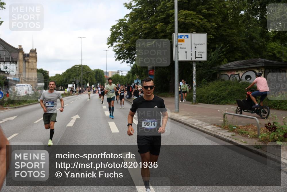 29.06.2025 - hella hamburg halbmarathon Yannick Fuchs http://msf.ph/oto/8201936 29.06.2025 10:32:04 20KM 1290, 2196, 2404, 2767, 3790, 5042, 5307, 5923, 6047, 6123, 6458, 7310, 9017, 9178, 9914, 10190, 10451, 11423, 12739, 12900, 13141, 13372, 13854, 14387, 14459, 14691, 14934, 15178, 15410, 15939, 16992, 17125, 17137, 18103, 18159, 18216, 18357, 18986 meine-sportfotos.de