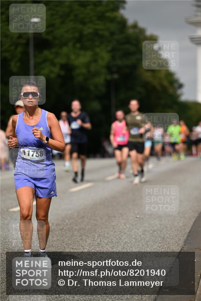 29.06.2025 - hella hamburg halbmarathon Dr. Thomas Lammeyer http://msf.ph/oto/8201940 29.06.2025 10:11:46 Kennedybrücke 1173, 1893, 1993, 2032, 2136, 3328, 3929, 4262, 5242, 5899, 6196, 6517, 6518, 6707, 6713, 6715, 6833, 7476, 7503, 7760, 8585, 9338, 9967, 10283, 10700 meine-sportfotos.de