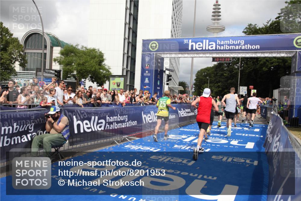 29.06.2025 - hella hamburg halbmarathon Michael Strokosch http://msf.ph/oto/8201953 29.06.2025 10:43:38 Ziel 3116, 4080, 5124, 5436, 7635, 9931, 10246, 11648, 12623, 13996, 14484, 14690, 16338, 17912, 18513, 18775, 18810, 19229 meine-sportfotos.de
