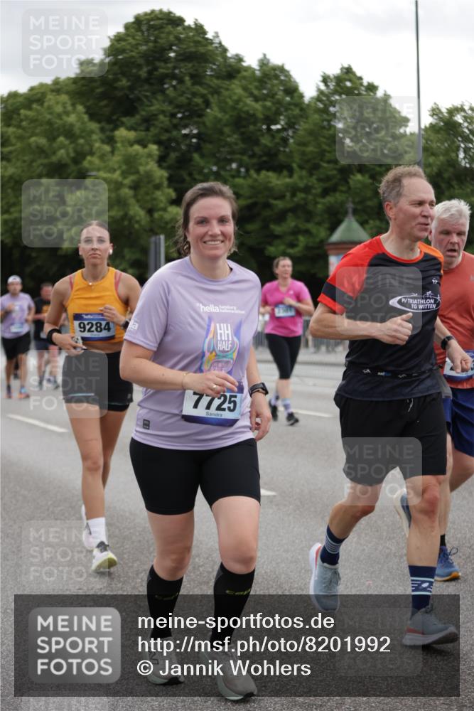 29.06.2025 - hella hamburg halbmarathon Jannik Wohlers http://msf.ph/oto/8201992 29.06.2025 11:15:51 Lombardsbrücke 2301, 2393, 2605, 2671, 3471, 3640, 3864, 3865, 4005, 4686, 5710, 5711, 5779, 6129, 7009, 7010, 7318, 7319, 7725, 7923, 8087, 8711, 9284, 10046, 10601, 10720, 10721, 12740, 12955, 13817, 14480, 14569, 14645, 15363, 15492, 15693, 16193, 16194, 17336, 17621 meine-sportfotos.de