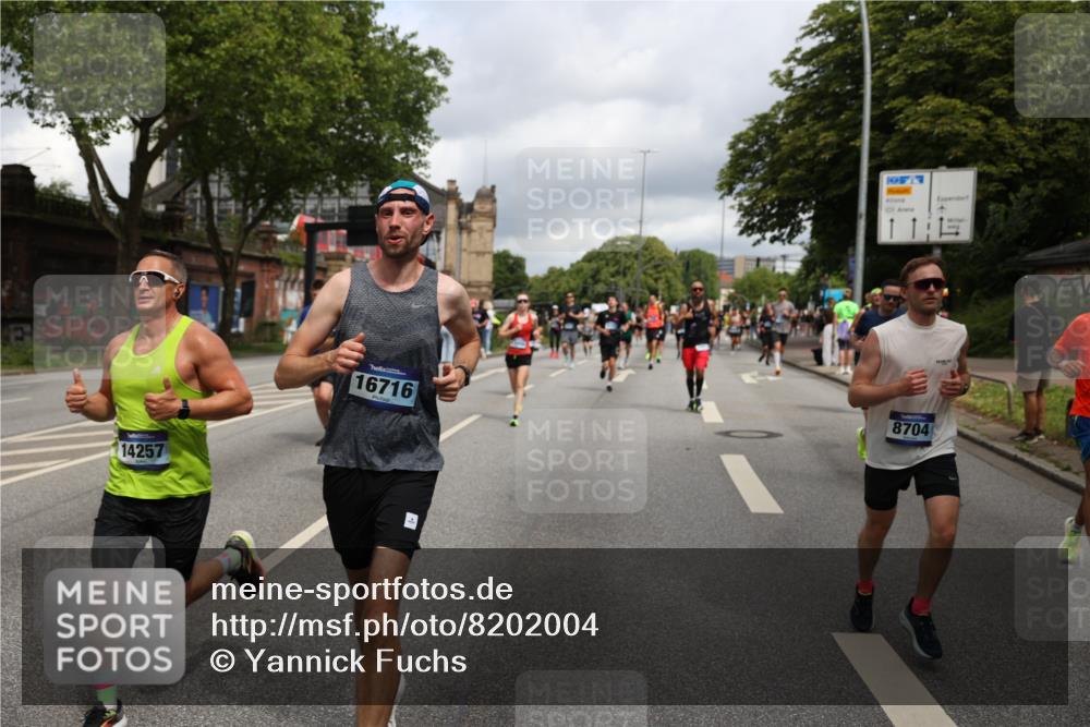 29.06.2025 - hella hamburg halbmarathon Yannick Fuchs http://msf.ph/oto/8202004 29.06.2025 10:44:46 20KM 1119, 1399, 1461, 1466, 1507, 1630, 1750, 1817, 2207, 2880, 3654, 4077, 4346, 4816, 5018, 5115, 6027, 6662, 6712, 6795, 7052, 7134, 7176, 7397, 7583, 7930, 7932, 8117, 8572, 8704, 8819, 9057, 10371, 11214, 11356, 11607, 12016, 12624, 13008, 13687, 13701, 13875, 14034, 14125, 14257, 14626, 15362, 15395, 15803, 15950, 16285, 16291, 16716, 17179, 17221, 17384, 18006, 18066, 18370, 18394, 18489, 18811 meine-sportfotos.de