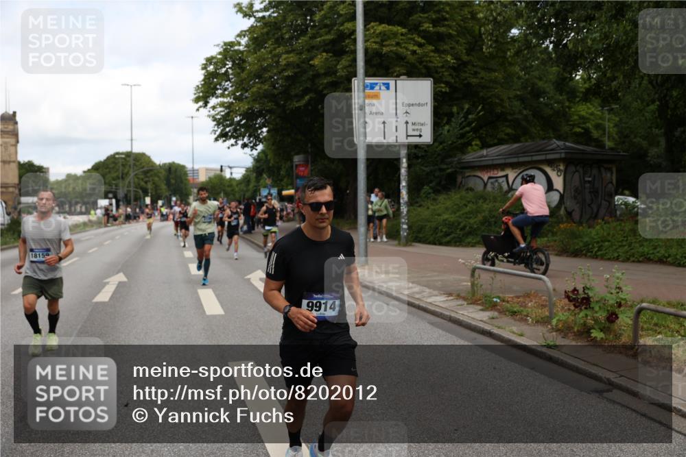 29.06.2025 - hella hamburg halbmarathon Yannick Fuchs http://msf.ph/oto/8202012 29.06.2025 10:32:04 20KM 1290, 2196, 2404, 2767, 3790, 5042, 5307, 5923, 6047, 6123, 6458, 7310, 9017, 9178, 9914, 10190, 10451, 11423, 12739, 12900, 13141, 13372, 13854, 14387, 14459, 14691, 14934, 15178, 15410, 15939, 16992, 17125, 17137, 18103, 18159, 18216, 18357, 18986 meine-sportfotos.de