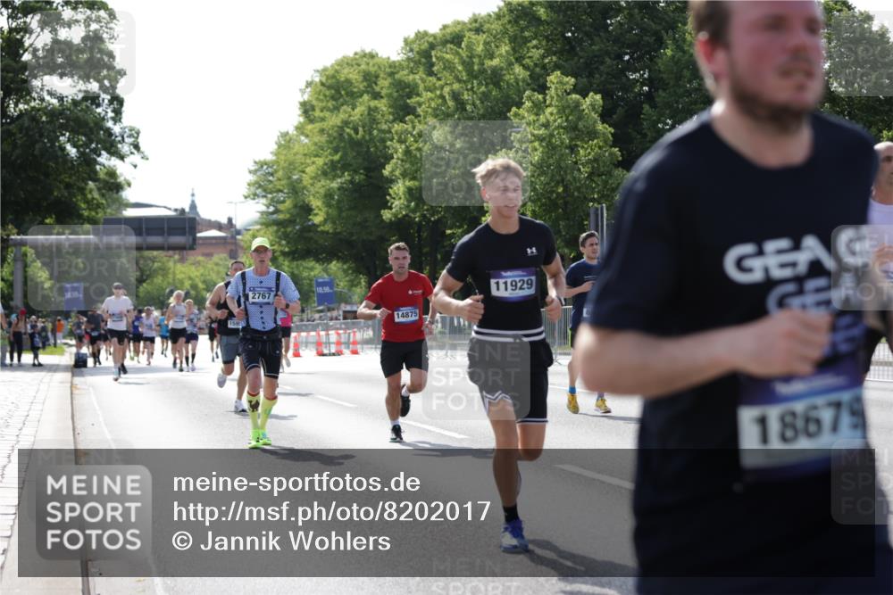 29.06.2025 - hella hamburg halbmarathon Jannik Wohlers http://msf.ph/oto/8202017 29.06.2025 09:47:48 Lombardsbrücke 1385, 1743, 2714, 2767, 3959, 4860, 5091, 5315, 6684, 6829, 6990, 8362, 8933, 10793, 10900, 11202, 11227, 11620, 11929, 12290, 12514, 13595, 13854, 14387, 14875, 14908, 15015, 15415, 15701, 15959, 16119, 16158, 17024, 17217, 18103, 18573, 18584, 18679 meine-sportfotos.de