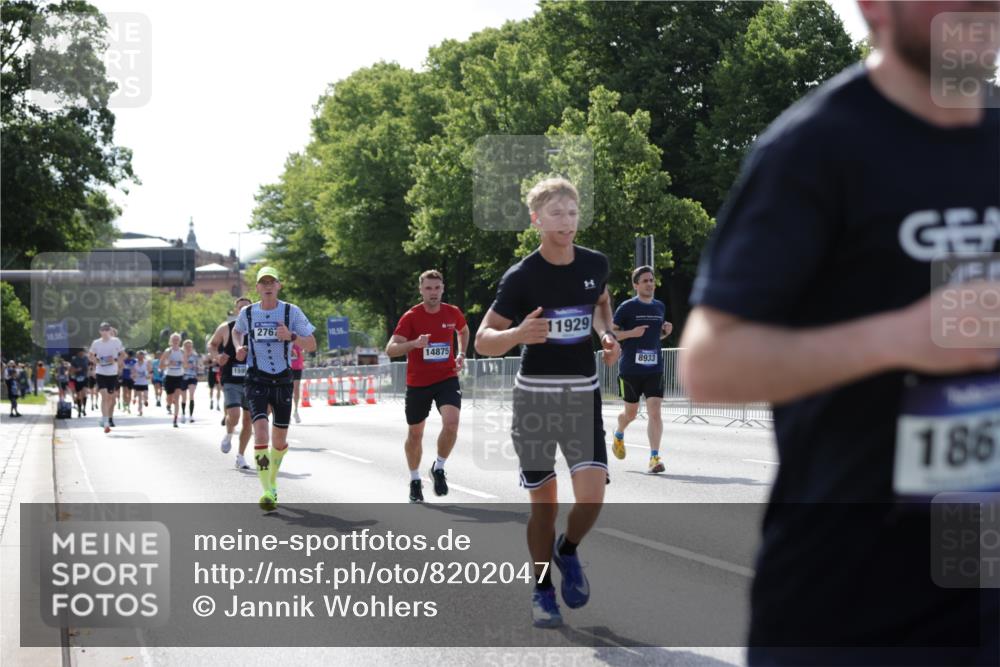 29.06.2025 - hella hamburg halbmarathon Jannik Wohlers http://msf.ph/oto/8202047 29.06.2025 09:47:48 Lombardsbrücke 1385, 1743, 2714, 2767, 3959, 4860, 5091, 5315, 6684, 6829, 6990, 8362, 8933, 10793, 10900, 11202, 11227, 11620, 11929, 12290, 12514, 13595, 13854, 14387, 14875, 14908, 15015, 15415, 15701, 15959, 16119, 16158, 17024, 17217, 18103, 18573, 18584, 18679 meine-sportfotos.de