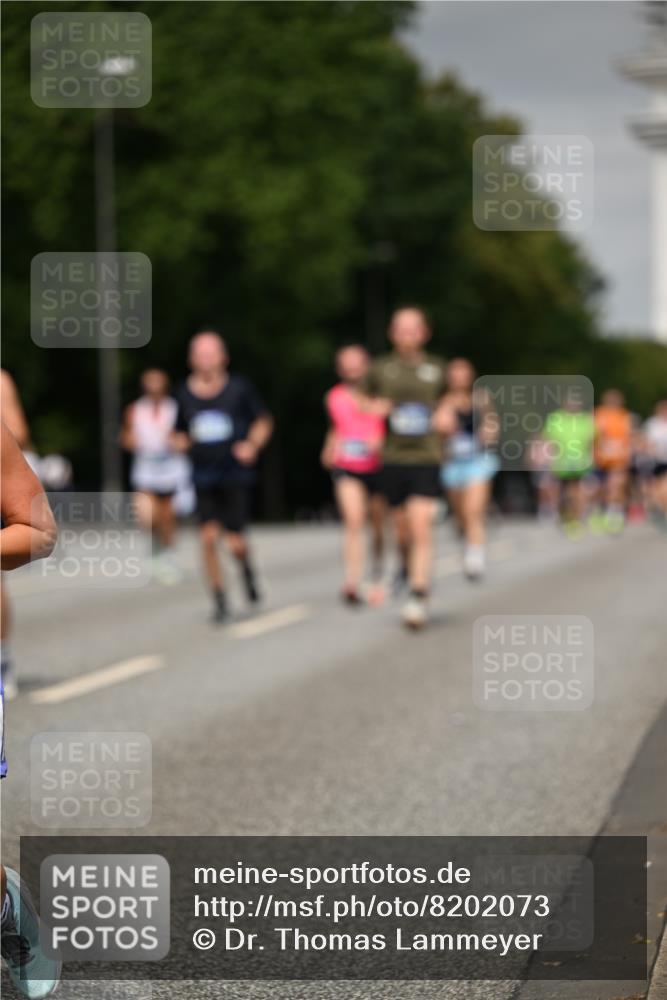 29.06.2025 - hella hamburg halbmarathon Dr. Thomas Lammeyer http://msf.ph/oto/8202073 29.06.2025 10:11:47 Kennedybrücke 1173, 1893, 1993, 2032, 2136, 3328, 3929, 4262, 5242, 5899, 6196, 6517, 6518, 6707, 6713, 6715, 6833, 7476, 7503, 7760, 8585, 9338, 9967, 10700 meine-sportfotos.de