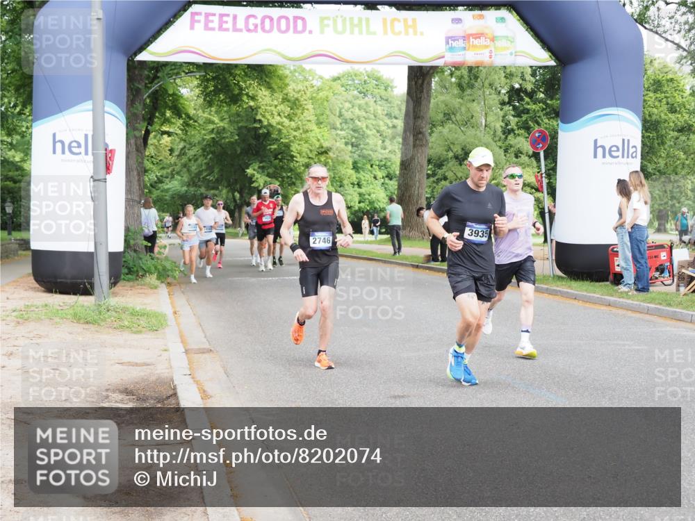 29.06.2025 - hella hamburg halbmarathon MichiJ http://msf.ph/oto/8202074 29.06.2025 10:21:42 Zwischen KM18-KM19 51, 3935, 6358, 7793, 10876, 11370, 12987, 15826, 16957, 18099 meine-sportfotos.de