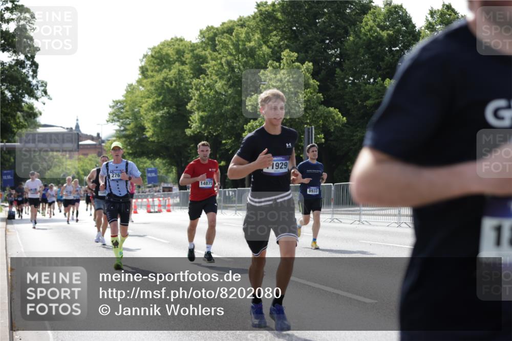 29.06.2025 - hella hamburg halbmarathon Jannik Wohlers http://msf.ph/oto/8202080 29.06.2025 09:47:48 Lombardsbrücke 1385, 1743, 2714, 2767, 3959, 4860, 5091, 5315, 6684, 6829, 6990, 8362, 8933, 10793, 10900, 11202, 11227, 11620, 11929, 12290, 12514, 13595, 13854, 14387, 14875, 14908, 15015, 15415, 15701, 15959, 16119, 16158, 17024, 17217, 18103, 18573, 18584, 18679 meine-sportfotos.de