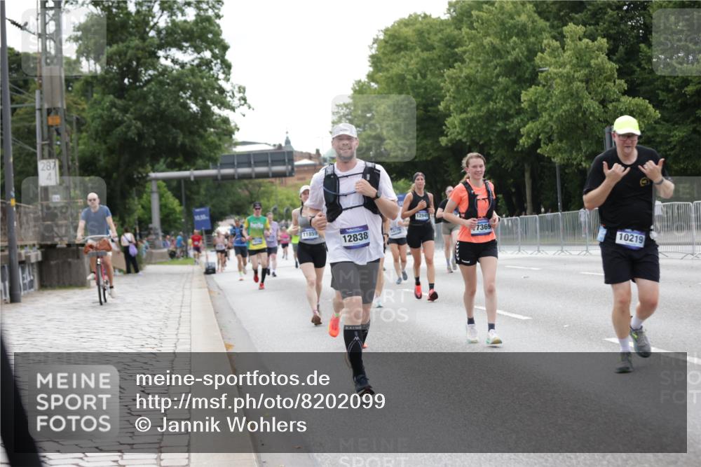 29.06.2025 - hella hamburg halbmarathon Jannik Wohlers http://msf.ph/oto/8202099 29.06.2025 10:25:31 Lombardsbrücke 1479, 1481, 3765, 4378, 4797, 5497, 6663, 8881, 10104, 10219, 11139, 11596, 11699, 11828, 11859, 12074, 12505, 12838, 12945, 12946, 14179, 14223, 16354, 16927, 17369, 19144 meine-sportfotos.de