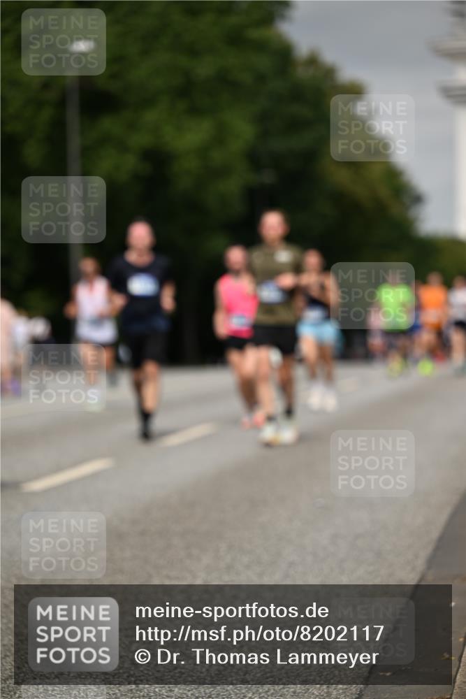 29.06.2025 - hella hamburg halbmarathon Dr. Thomas Lammeyer http://msf.ph/oto/8202117 29.06.2025 10:11:47 Kennedybrücke 1173, 1893, 1993, 2032, 2136, 3328, 3929, 4262, 5242, 5899, 6196, 6517, 6518, 6707, 6713, 6715, 6833, 7476, 7503, 7760, 8585, 9338, 9967, 10700 meine-sportfotos.de
