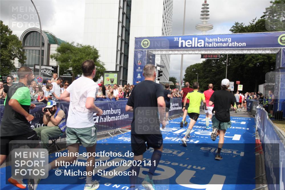 29.06.2025 - hella hamburg halbmarathon Michael Strokosch http://msf.ph/oto/8202141 29.06.2025 10:43:45 Ziel 1976, 3116, 4318, 6903, 6991, 9114, 9159, 13421, 13996, 14201, 14210, 14690, 15328, 15932, 16105, 17912, 18449, 19090 meine-sportfotos.de