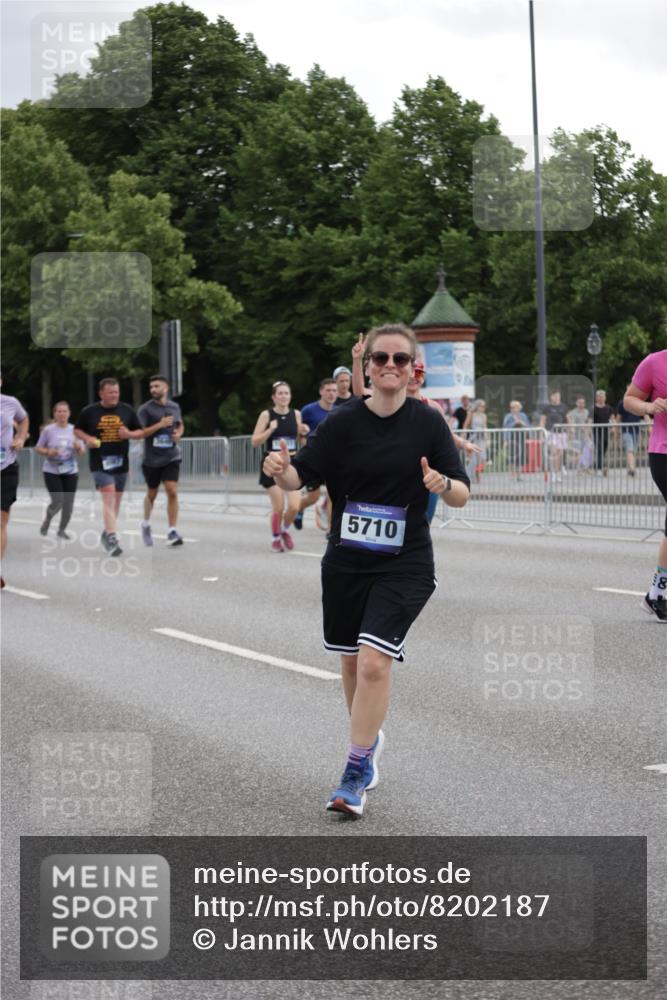 29.06.2025 - hella hamburg halbmarathon Jannik Wohlers http://msf.ph/oto/8202187 29.06.2025 11:15:53 Lombardsbrücke 1635, 2301, 2393, 2605, 2671, 3471, 3640, 3864, 3865, 4005, 4686, 5710, 5711, 6129, 7009, 7010, 7318, 7319, 7725, 7923, 8087, 8711, 9284, 10046, 10601, 10720, 10721, 12740, 12955, 13817, 14480, 14569, 14645, 15121, 15363, 15492, 15578, 15693, 16193, 16194, 17336, 17621, 18043 meine-sportfotos.de