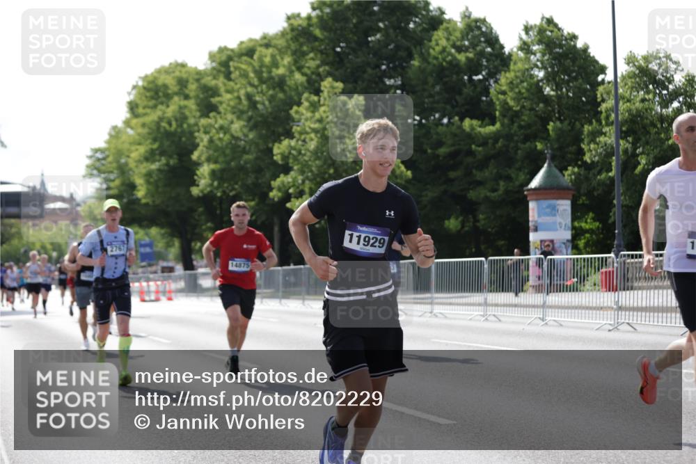 29.06.2025 - hella hamburg halbmarathon Jannik Wohlers http://msf.ph/oto/8202229 29.06.2025 09:47:49 Lombardsbrücke 1385, 1743, 2714, 2767, 3959, 4860, 5091, 5315, 6684, 6829, 6990, 8362, 8933, 10793, 10900, 11202, 11227, 11620, 11929, 12290, 12514, 13595, 13854, 14387, 14875, 14908, 15015, 15415, 15701, 15959, 16119, 16158, 17022, 17024, 17217, 17643, 18103, 18573, 18584, 18679 meine-sportfotos.de