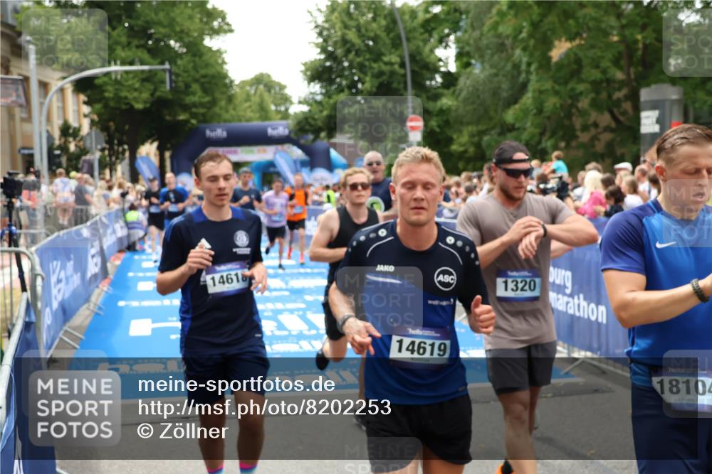 29.06.2025 - hella hamburg halbmarathon Zöllner http://msf.ph/oto/8202253 29.06.2025 10:47:45 Ziel 2708, 5915, 7962, 10988, 11283, 12679, 13948, 14618, 15478, 16205, 17229, 18430, 18970 meine-sportfotos.de
