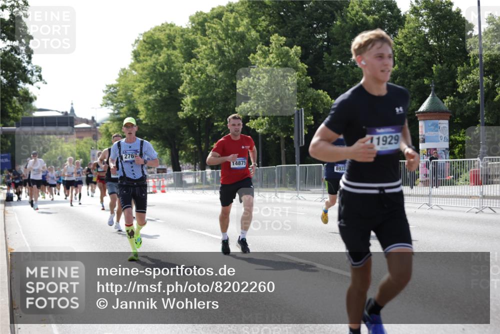 29.06.2025 - hella hamburg halbmarathon Jannik Wohlers http://msf.ph/oto/8202260 29.06.2025 09:47:49 Lombardsbrücke 1385, 1743, 2714, 2767, 3959, 4860, 5091, 5315, 6684, 6829, 6990, 8362, 8933, 10793, 10900, 11202, 11227, 11620, 11929, 12290, 12514, 13595, 13854, 14387, 14875, 14908, 15015, 15415, 15701, 15959, 16119, 16158, 17022, 17024, 17217, 17643, 18103, 18573, 18584, 18679 meine-sportfotos.de