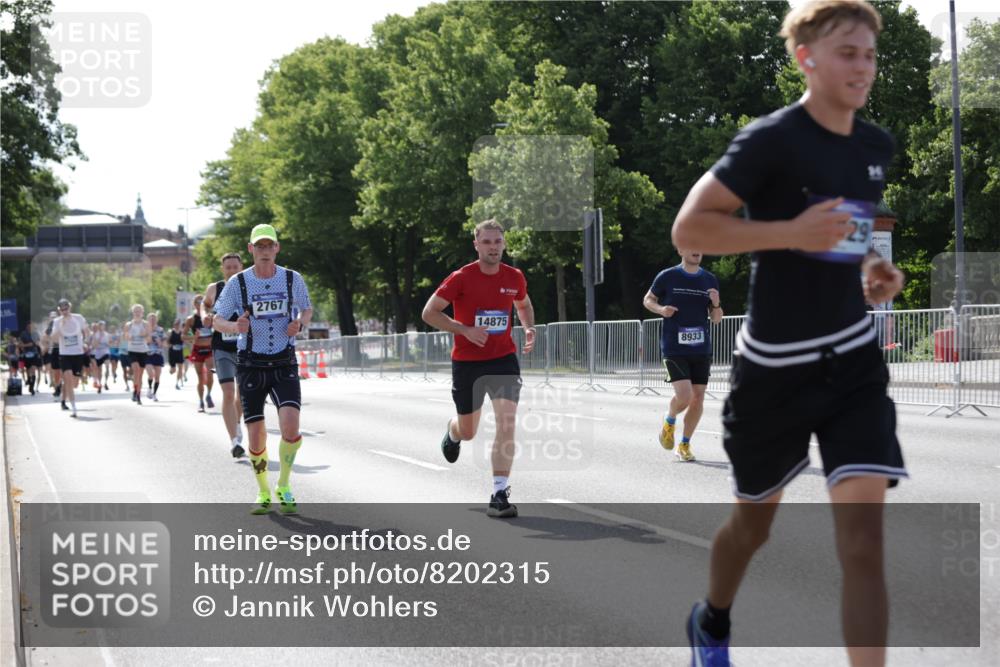 29.06.2025 - hella hamburg halbmarathon Jannik Wohlers http://msf.ph/oto/8202315 29.06.2025 09:47:49 Lombardsbrücke 1385, 1743, 2714, 2767, 3959, 4860, 5091, 5315, 6684, 6829, 6990, 8362, 8933, 10793, 10900, 11202, 11227, 11620, 11929, 12290, 12514, 13595, 13854, 14387, 14875, 14908, 15015, 15415, 15701, 15959, 16119, 16158, 17022, 17024, 17217, 17643, 18103, 18573, 18584, 18679 meine-sportfotos.de
