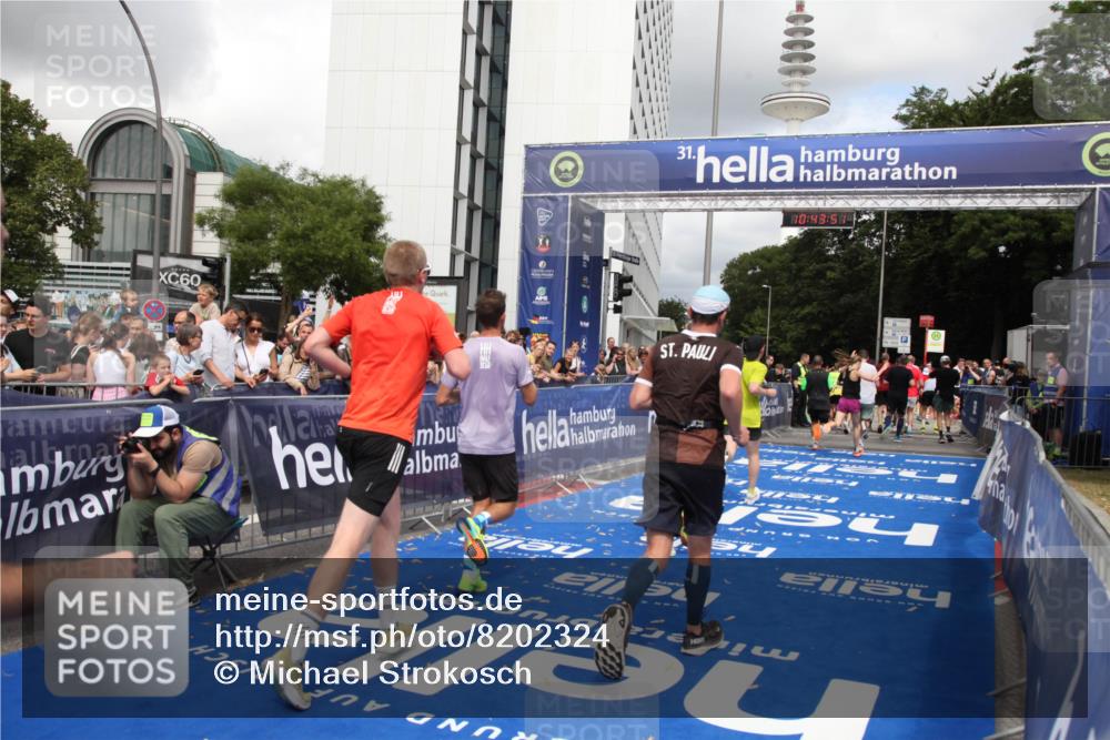 29.06.2025 - hella hamburg halbmarathon Michael Strokosch http://msf.ph/oto/8202324 29.06.2025 10:43:49 Ziel 1976, 3437, 4318, 6903, 6991, 7185, 9114, 9159, 9374, 11153, 11778, 11848, 13421, 13897, 14201, 14210, 15328, 15512, 15932, 16062, 16105, 18650, 19090 meine-sportfotos.de