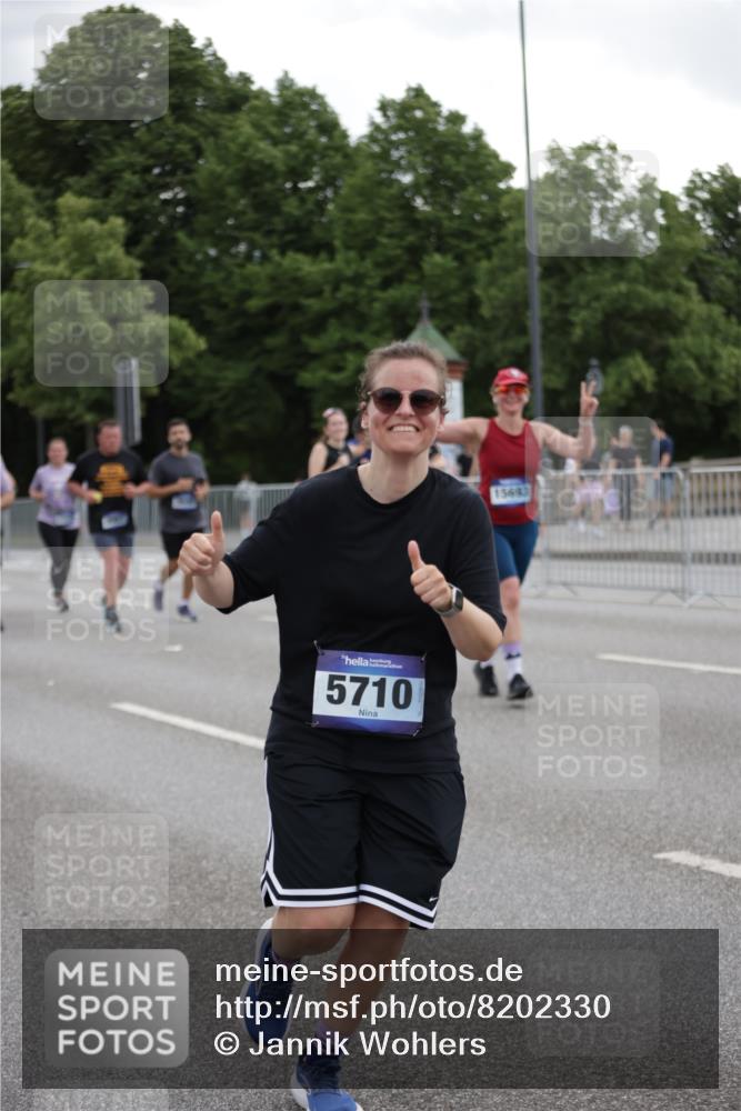 29.06.2025 - hella hamburg halbmarathon Jannik Wohlers http://msf.ph/oto/8202330 29.06.2025 11:15:54 Lombardsbrücke 1635, 2301, 2393, 2605, 2671, 3471, 3640, 3864, 3865, 4005, 5710, 5711, 6129, 7009, 7010, 7318, 7319, 7725, 7923, 8087, 8711, 9284, 10046, 10601, 10720, 10721, 12740, 12955, 13817, 14480, 14569, 14645, 15121, 15363, 15492, 15578, 15693, 15769, 16193, 16194, 17336, 17621, 18043 meine-sportfotos.de