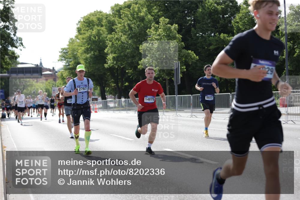 29.06.2025 - hella hamburg halbmarathon Jannik Wohlers http://msf.ph/oto/8202336 29.06.2025 09:47:49 Lombardsbrücke 1385, 1743, 2714, 2767, 3959, 4860, 5091, 5315, 6684, 6829, 6990, 8362, 8933, 10793, 10900, 11202, 11227, 11620, 11929, 12290, 12514, 13595, 13854, 14387, 14875, 14908, 15015, 15415, 15701, 15959, 16119, 16158, 17022, 17024, 17217, 17643, 18103, 18573, 18584, 18679 meine-sportfotos.de