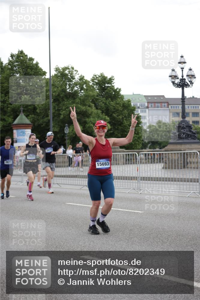 29.06.2025 - hella hamburg halbmarathon Jannik Wohlers http://msf.ph/oto/8202349 29.06.2025 11:15:55 Lombardsbrücke 1635, 2300, 2301, 2393, 2605, 2671, 3471, 3640, 3864, 3865, 4005, 5710, 5711, 6129, 7009, 7010, 7318, 7319, 7725, 8087, 8711, 9284, 10046, 10601, 10720, 10721, 12740, 12955, 13578, 13817, 14480, 14569, 15121, 15363, 15492, 15578, 15693, 15769, 16193, 16194, 16528, 17336, 17621, 18043 meine-sportfotos.de