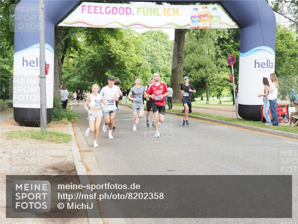 29.06.2025 - hella hamburg halbmarathon MichiJ http://msf.ph/oto/8202358 29.06.2025 10:21:45 Zwischen KM18-KM19 51, 2746, 3935, 6358, 7793, 8062, 10876, 11370, 12987, 14028, 16957, 18562, 18563 meine-sportfotos.de