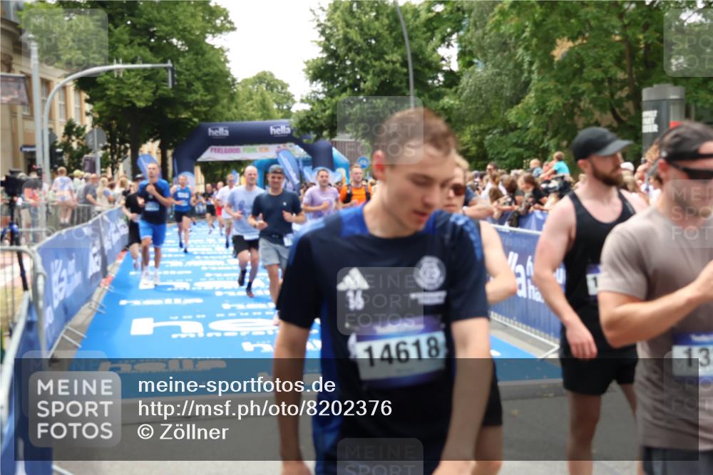 29.06.2025 - hella hamburg halbmarathon Zöllner http://msf.ph/oto/8202376 29.06.2025 10:47:46 Ziel 2340, 2708, 5915, 7962, 10988, 11283, 12679, 13948, 15478, 16205, 17229, 18430 meine-sportfotos.de