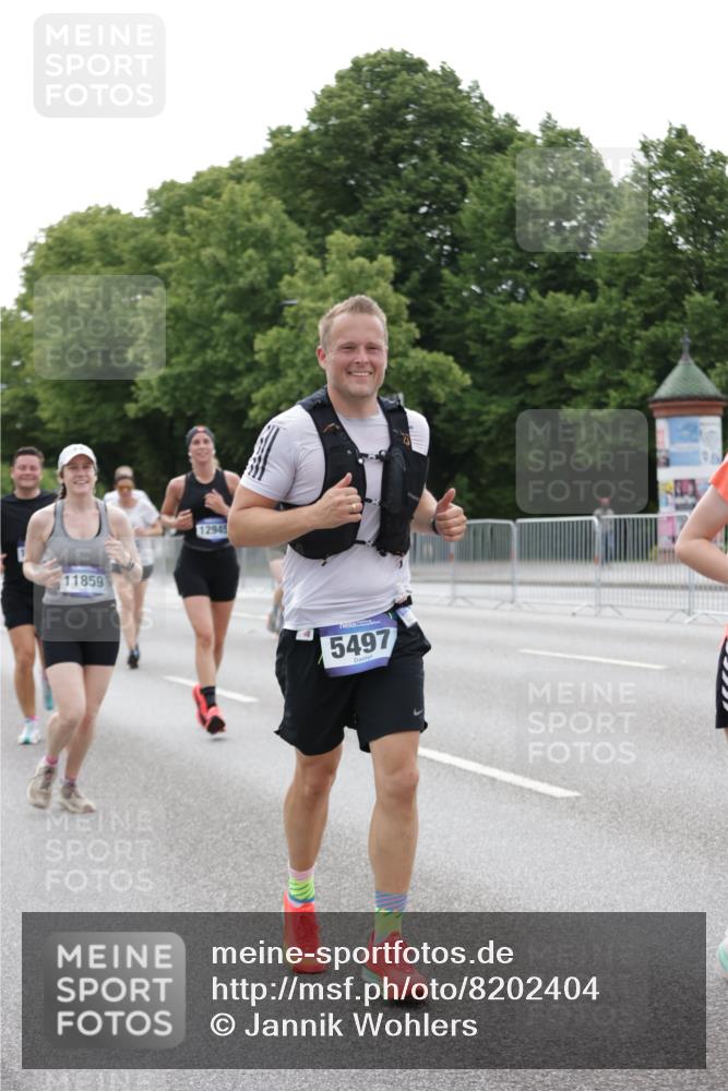 29.06.2025 - hella hamburg halbmarathon Jannik Wohlers http://msf.ph/oto/8202404 29.06.2025 10:25:34 Lombardsbrücke 1479, 4797, 5497, 6663, 8276, 10104, 10219, 11139, 11596, 11699, 11828, 11859, 12074, 12838, 12945, 12946, 14063, 14179, 14223, 14356, 16927, 17369, 19144 meine-sportfotos.de
