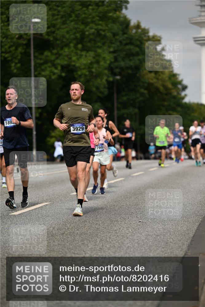 29.06.2025 - hella hamburg halbmarathon Dr. Thomas Lammeyer http://msf.ph/oto/8202416 29.06.2025 10:11:49 Kennedybrücke 1173, 1893, 1993, 2032, 2136, 3328, 3929, 4262, 5242, 5899, 6196, 6518, 6707, 6713, 6715, 6833, 7476, 7760, 8585, 9338, 9967, 10700 meine-sportfotos.de
