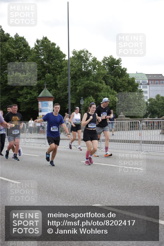 29.06.2025 - hella hamburg halbmarathon Jannik Wohlers http://msf.ph/oto/8202417 29.06.2025 11:15:56 Lombardsbrücke 1635, 2300, 2301, 2393, 2605, 2671, 3471, 3640, 3864, 3865, 4005, 5710, 6129, 7009, 7010, 7318, 7319, 7725, 8042, 8087, 8711, 9284, 10046, 10601, 12740, 13578, 13817, 14480, 14569, 15121, 15363, 15492, 15578, 15693, 15769, 16071, 16193, 16194, 16528, 17336, 17621, 18043 meine-sportfotos.de