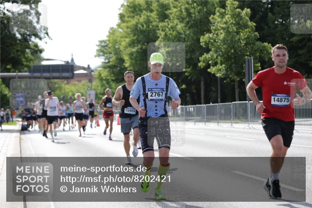 29.06.2025 - hella hamburg halbmarathon Jannik Wohlers http://msf.ph/oto/8202421 29.06.2025 09:47:50 Lombardsbrücke 1385, 1743, 2714, 2767, 3959, 4860, 5091, 5315, 6684, 6829, 6990, 8362, 8933, 10793, 10900, 11202, 11227, 11620, 11929, 12290, 12514, 13595, 14875, 14908, 15015, 15415, 15701, 15959, 16119, 16158, 17022, 17024, 17217, 17643, 18103, 18220, 18584, 18679 meine-sportfotos.de