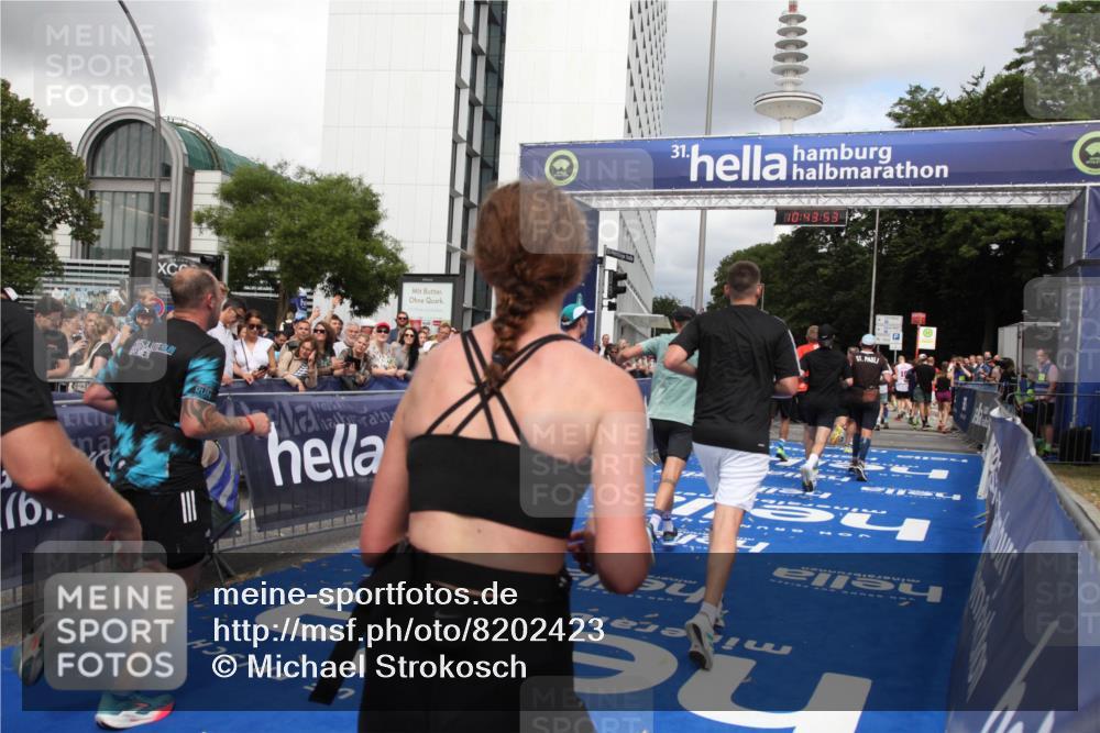 29.06.2025 - hella hamburg halbmarathon Michael Strokosch http://msf.ph/oto/8202423 29.06.2025 10:43:52 Ziel 1976, 3437, 3697, 5624, 5692, 6991, 7185, 9043, 9159, 9374, 11153, 11778, 11848, 13897, 14861, 15512, 16062, 16105, 18650, 19090 meine-sportfotos.de