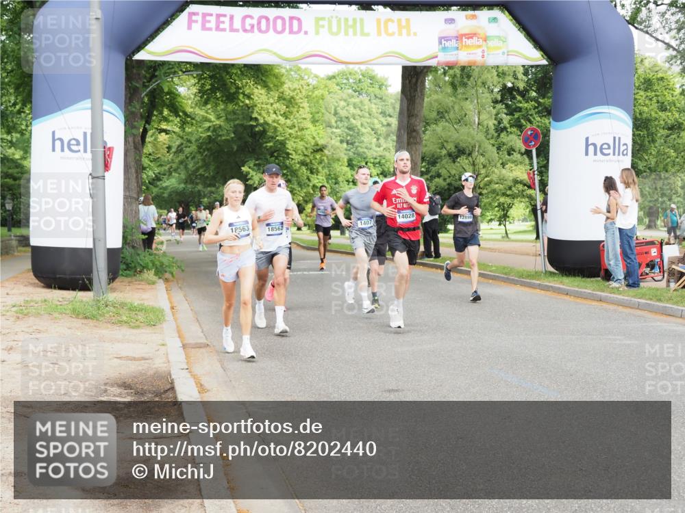 29.06.2025 - hella hamburg halbmarathon MichiJ http://msf.ph/oto/8202440 29.06.2025 10:21:45 Zwischen KM18-KM19 51, 2746, 3935, 6358, 7793, 8062, 10876, 11370, 12987, 14028, 16957, 18562, 18563 meine-sportfotos.de