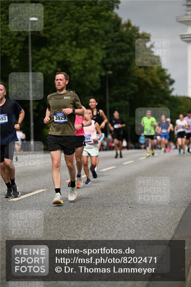 29.06.2025 - hella hamburg halbmarathon Dr. Thomas Lammeyer http://msf.ph/oto/8202471 29.06.2025 10:11:49 Kennedybrücke 1173, 1893, 1993, 2032, 2136, 3328, 3929, 4262, 5242, 5899, 6196, 6518, 6707, 6713, 6715, 6833, 7476, 7760, 8585, 9338, 9967, 10700 meine-sportfotos.de