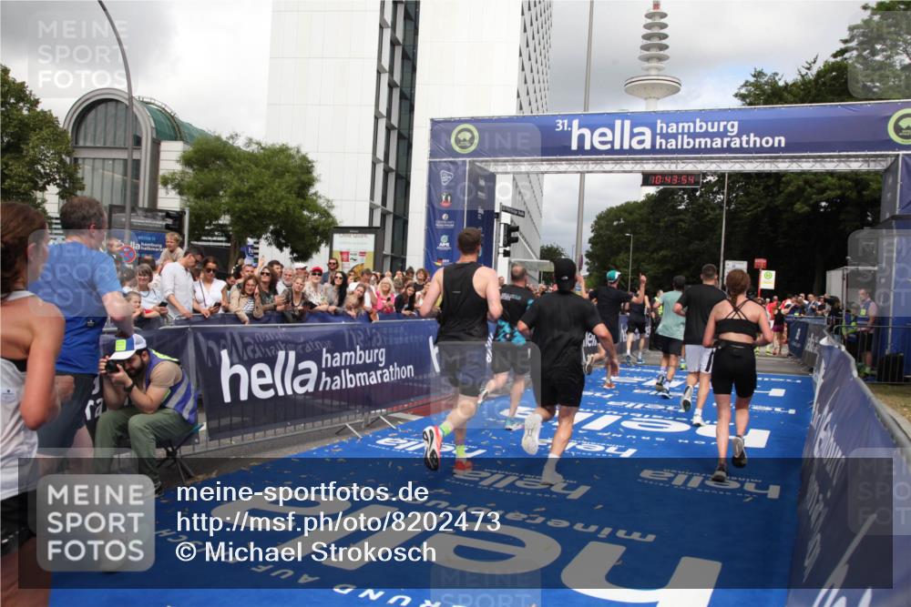 29.06.2025 - hella hamburg halbmarathon Michael Strokosch http://msf.ph/oto/8202473 29.06.2025 10:43:53 Ziel 1976, 3437, 3697, 3907, 5624, 5692, 6991, 7185, 9043, 9159, 9374, 10493, 11153, 11778, 11809, 11848, 12966, 13897, 14861, 15512, 16062, 16105, 18650, 18678, 19090 meine-sportfotos.de