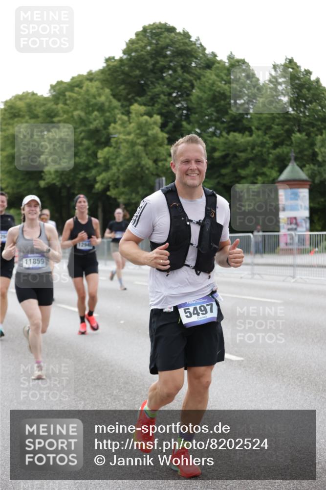 29.06.2025 - hella hamburg halbmarathon Jannik Wohlers http://msf.ph/oto/8202524 29.06.2025 10:25:34 Lombardsbrücke 1479, 4797, 5497, 6663, 8276, 10104, 10219, 11139, 11596, 11699, 11828, 11859, 12074, 12838, 12945, 12946, 14063, 14179, 14223, 14356, 16927, 17369, 19144 meine-sportfotos.de