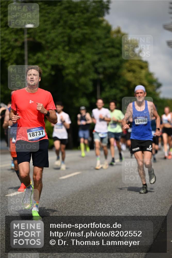 29.06.2025 - hella hamburg halbmarathon Dr. Thomas Lammeyer http://msf.ph/oto/8202552 29.06.2025 09:48:23 Kennedybrücke 1758, 2746, 3043, 3201, 5070, 5269, 5328, 5746, 6619, 6781, 7272, 8209, 8883, 9137, 9381, 10156, 10171, 10486, 11169, 11413 meine-sportfotos.de