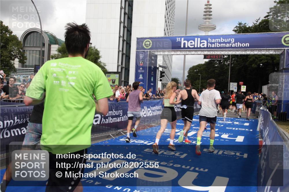 29.06.2025 - hella hamburg halbmarathon Michael Strokosch http://msf.ph/oto/8202556 29.06.2025 10:43:56 Ziel 3437, 3697, 3907, 5624, 5692, 7185, 8145, 9043, 9374, 10493, 11778, 11809, 12438, 12966, 13897, 14861, 15512, 16062, 16549, 17376, 17403, 18650, 18678 meine-sportfotos.de