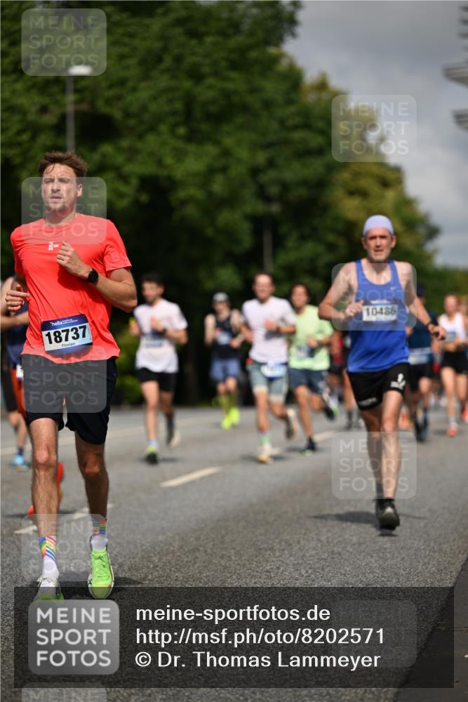 29.06.2025 - hella hamburg halbmarathon Dr. Thomas Lammeyer http://msf.ph/oto/8202571 29.06.2025 09:48:23 Kennedybrücke 1758, 2746, 3043, 3201, 5070, 5269, 5328, 5746, 6619, 6781, 7272, 8209, 8883, 9137, 9381, 10156, 10171, 10486, 11169, 11413 meine-sportfotos.de