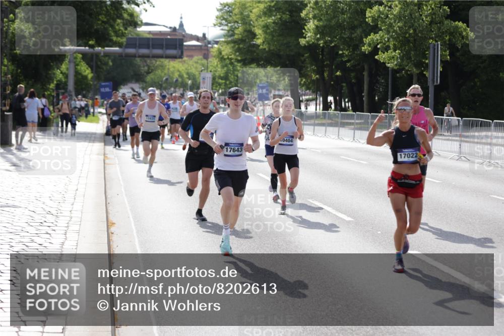 29.06.2025 - hella hamburg halbmarathon Jannik Wohlers http://msf.ph/oto/8202613 29.06.2025 09:47:54 Lombardsbrücke 1385, 1710, 1743, 2714, 2767, 3959, 4860, 5091, 5315, 6684, 6829, 8933, 10404, 10793, 11202, 11227, 11620, 11929, 12514, 12916, 13595, 14875, 14908, 15015, 15701, 15931, 15959, 16119, 16158, 17022, 17024, 17217, 17643, 18103, 18220, 18584, 18679, 18733 meine-sportfotos.de