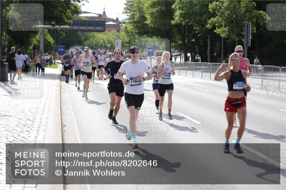 29.06.2025 - hella hamburg halbmarathon Jannik Wohlers http://msf.ph/oto/8202646 29.06.2025 09:47:54 Lombardsbrücke 1385, 1710, 1743, 2714, 2767, 3959, 4860, 5091, 5315, 6684, 6829, 8933, 10404, 10793, 11202, 11227, 11620, 11929, 12514, 12916, 13595, 14875, 14908, 15015, 15701, 15931, 15959, 16119, 16158, 17022, 17024, 17217, 17643, 18103, 18220, 18584, 18679, 18733 meine-sportfotos.de