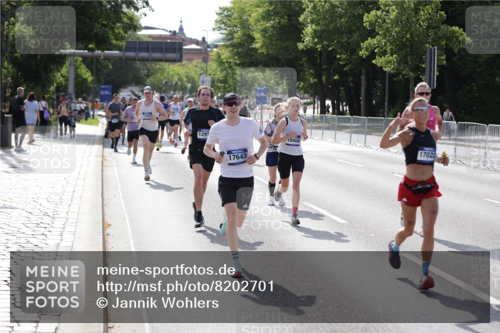 29.06.2025 - hella hamburg halbmarathon Jannik Wohlers http://msf.ph/oto/8202701 29.06.2025 09:47:54 Lombardsbrücke 1385, 1710, 1743, 2714, 2767, 3959, 4860, 5091, 5315, 6684, 6829, 8933, 10404, 10793, 11202, 11227, 11620, 11929, 12514, 12916, 13595, 14875, 14908, 15015, 15701, 15931, 15959, 16119, 16158, 17022, 17024, 17217, 17643, 18103, 18220, 18584, 18679, 18733 meine-sportfotos.de