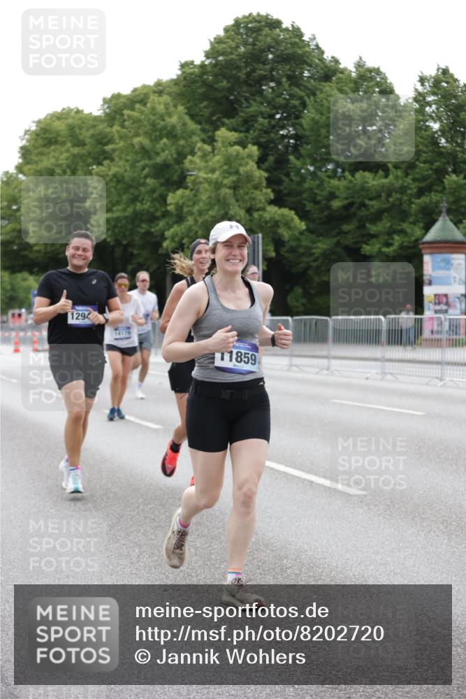 29.06.2025 - hella hamburg halbmarathon Jannik Wohlers http://msf.ph/oto/8202720 29.06.2025 10:25:36 Lombardsbrücke 1479, 4797, 5497, 6663, 8276, 8674, 10104, 10219, 11139, 11596, 11699, 11828, 11859, 12838, 12945, 12946, 14063, 14179, 14223, 14356, 14726, 17369, 19144 meine-sportfotos.de