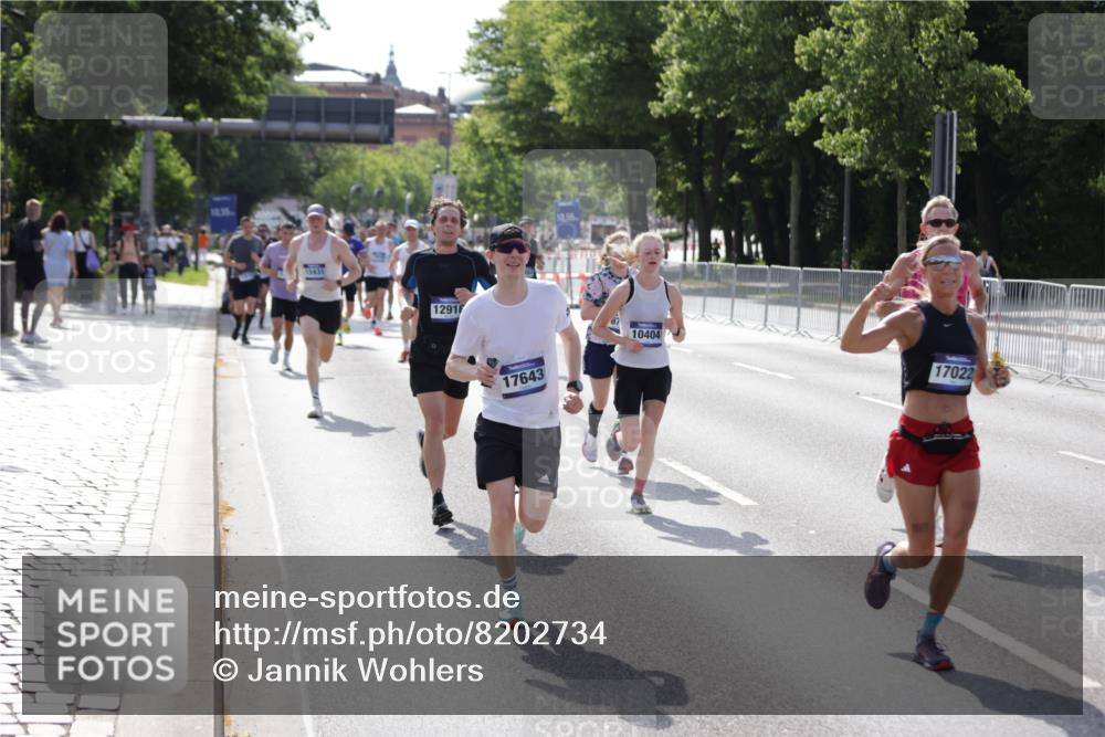 29.06.2025 - hella hamburg halbmarathon Jannik Wohlers http://msf.ph/oto/8202734 29.06.2025 09:47:55 Lombardsbrücke 1385, 1505, 1710, 1743, 2767, 3959, 4860, 5091, 5315, 6684, 6829, 7884, 8933, 10404, 10793, 11202, 11227, 11620, 11929, 12488, 12514, 12916, 13595, 13975, 14875, 14908, 15931, 15959, 16119, 17022, 17217, 17643, 18103, 18220, 18679, 18733 meine-sportfotos.de