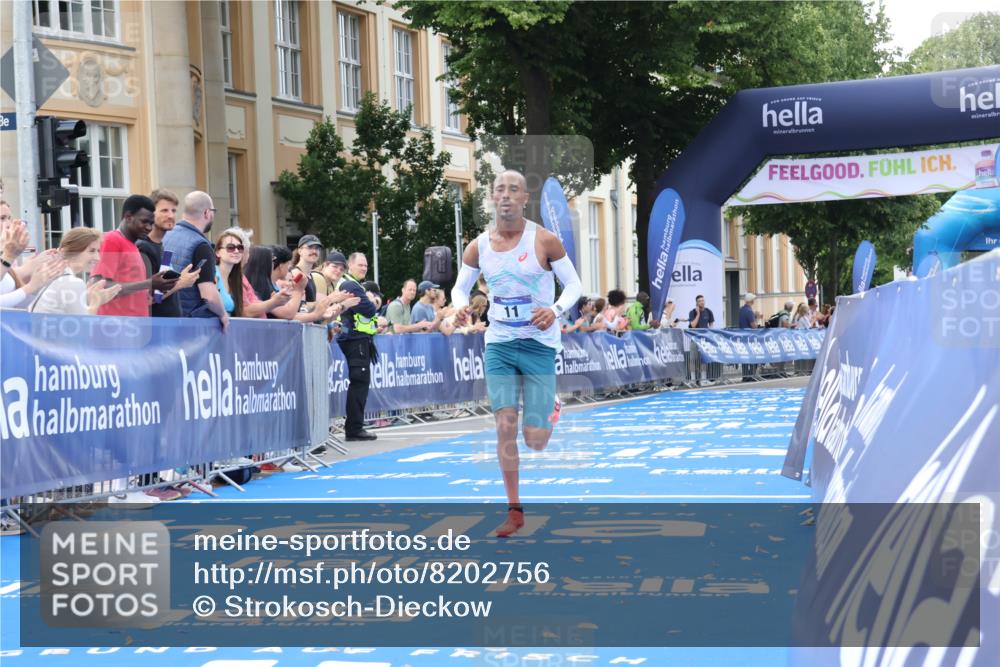 29.06.2025 - hella hamburg halbmarathon Strokosch-Dieckow http://msf.ph/oto/8202756 29.06.2025 10:02:16 Ziel 11, 25 meine-sportfotos.de