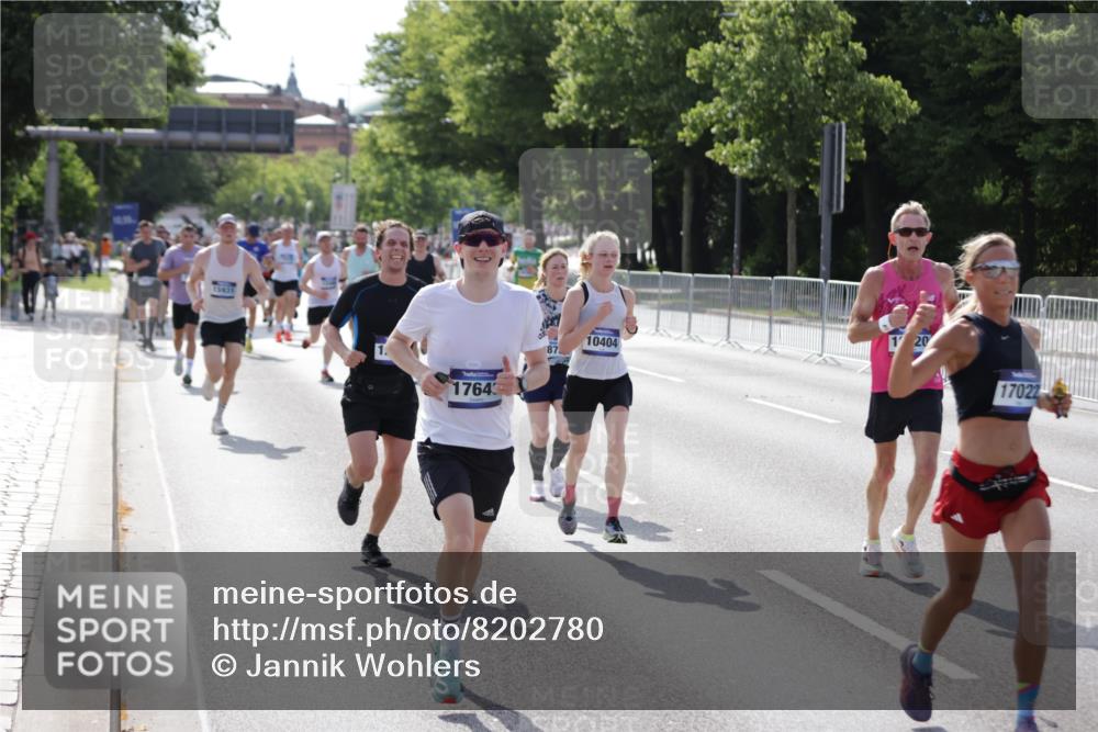 29.06.2025 - hella hamburg halbmarathon Jannik Wohlers http://msf.ph/oto/8202780 29.06.2025 09:47:55 Lombardsbrücke 1385, 1505, 1710, 1743, 2767, 3959, 4860, 5091, 5315, 6684, 6829, 7884, 8933, 10404, 10793, 11202, 11227, 11620, 11929, 12488, 12514, 12916, 13595, 13975, 14875, 14908, 15931, 15959, 16119, 17022, 17217, 17643, 18103, 18220, 18679, 18733 meine-sportfotos.de