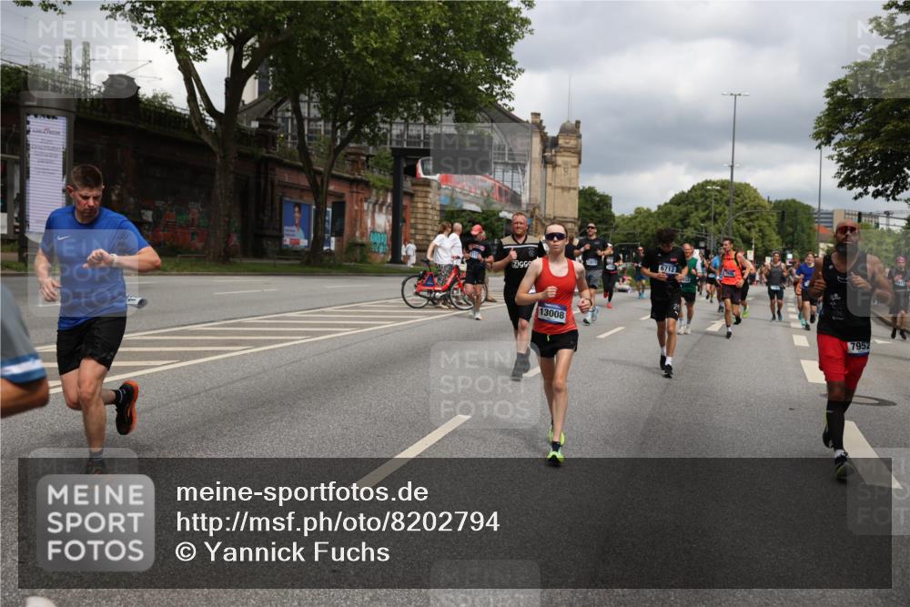 29.06.2025 - hella hamburg halbmarathon Yannick Fuchs http://msf.ph/oto/8202794 29.06.2025 10:44:48 20KM 1461, 1466, 1507, 1750, 1817, 2207, 2880, 3654, 4077, 4346, 4816, 5018, 5115, 6027, 6662, 6712, 6795, 7052, 7134, 7176, 7397, 7583, 7930, 7932, 8117, 8205, 8572, 8704, 8819, 9057, 11214, 11356, 11607, 12016, 12624, 12949, 13008, 13687, 13701, 13875, 14034, 14125, 14257, 14626, 15362, 15395, 15720, 15803, 15950, 16285, 16291, 16716, 17129, 17179, 17221, 17384, 18006, 18066, 18370, 18394, 18489, 18811 meine-sportfotos.de