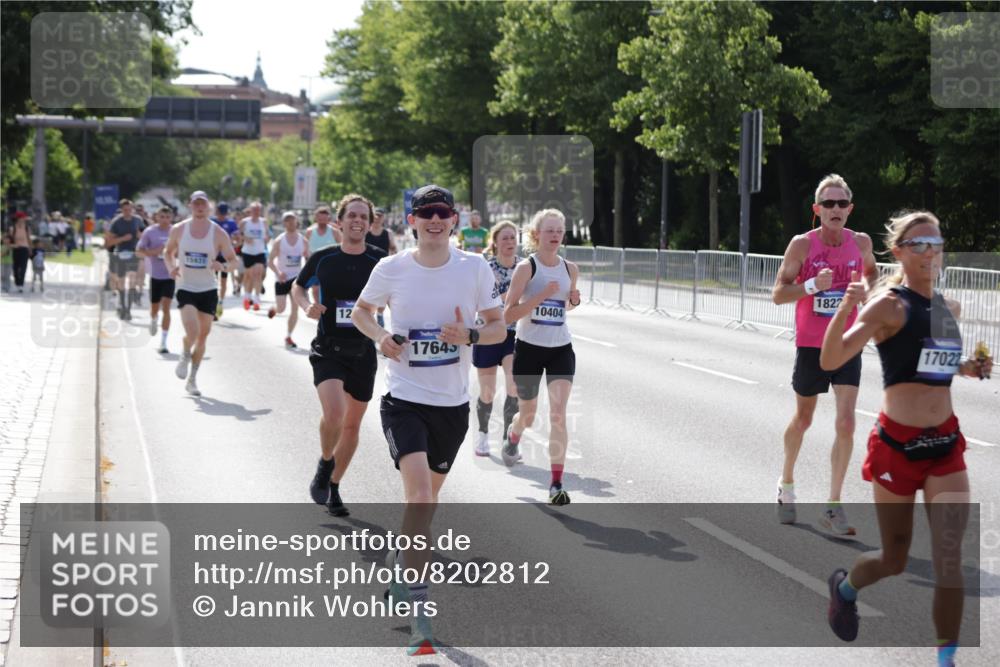 29.06.2025 - hella hamburg halbmarathon Jannik Wohlers http://msf.ph/oto/8202812 29.06.2025 09:47:55 Lombardsbrücke 1385, 1505, 1710, 1743, 2767, 3959, 4860, 5091, 5315, 6684, 6829, 7884, 8933, 10404, 10793, 11202, 11227, 11620, 11929, 12488, 12514, 12916, 13595, 13975, 14875, 14908, 15931, 15959, 16119, 17022, 17217, 17643, 18103, 18220, 18679, 18733 meine-sportfotos.de