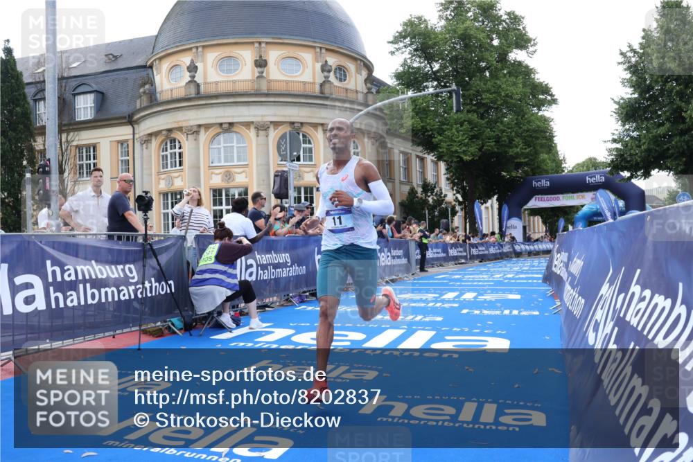 29.06.2025 - hella hamburg halbmarathon Strokosch-Dieckow http://msf.ph/oto/8202837 29.06.2025 10:02:17 Ziel 2, 11, 25 meine-sportfotos.de
